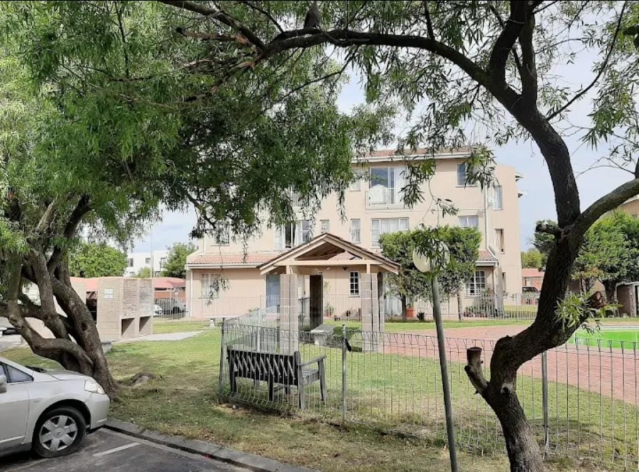 2 Bedroom Property for Sale in Oakglen Western Cape